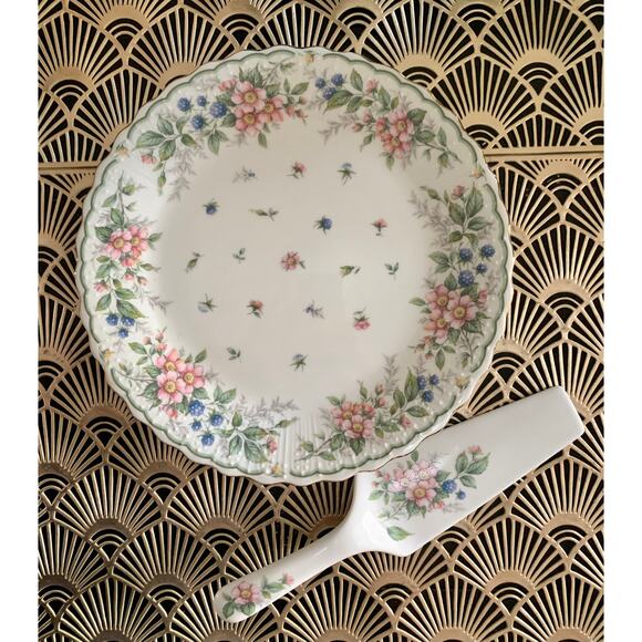 Andrea by Sadek cake plate and server floral porcelain with gold trim 10” - Picture 9 of 10